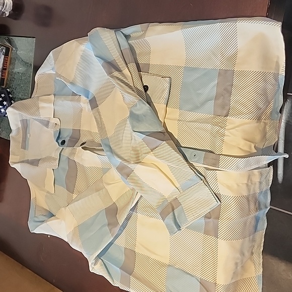 Shirts (multiple) - Picture 8 of 9